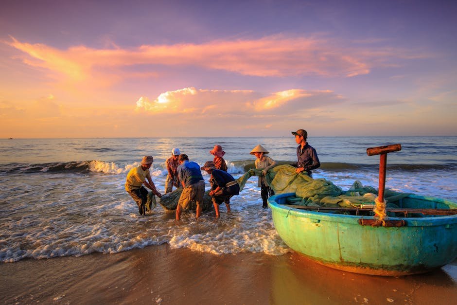 praia de Maragogi ao pôr do sol com pescadores