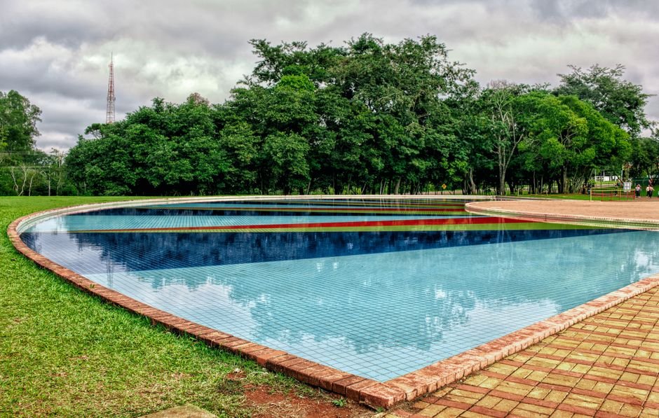 Hotel em Foz do Iguaçu com piscina e área verde