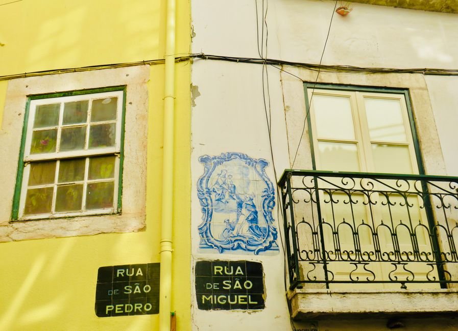 Casarões coloniais com azulejos em São Luís