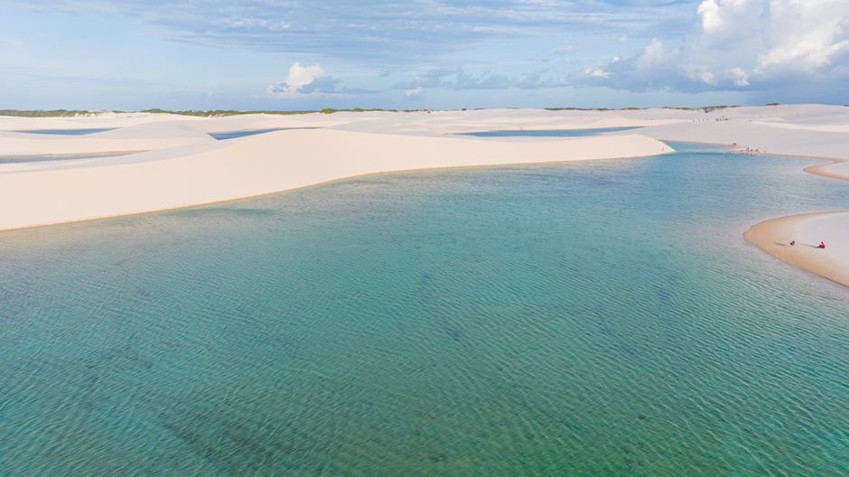 Dunas e lagoas dos Lençóis Maranhenses ao pôr do sol