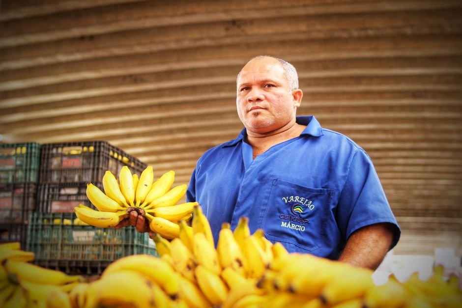 Mercado Municipal de São Paulo com barracas de frutas.
