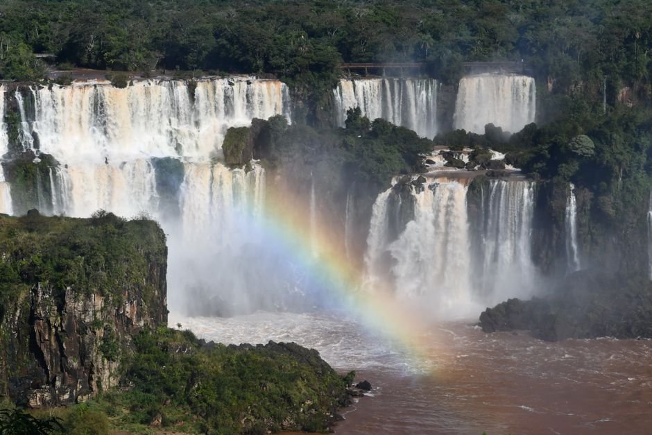 Cataratas do Iguaçu com arco-íris